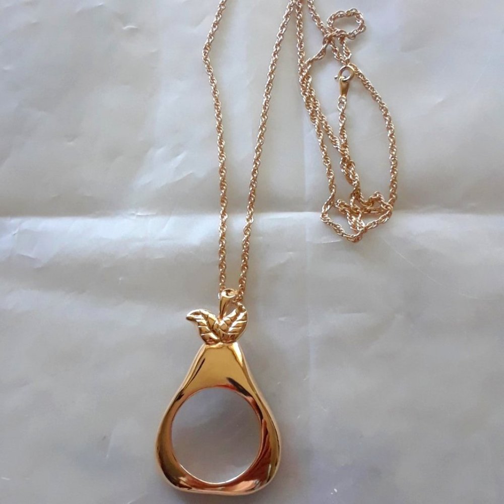 Apple Magnifying Glass long Pendant - Picture 1 of 3